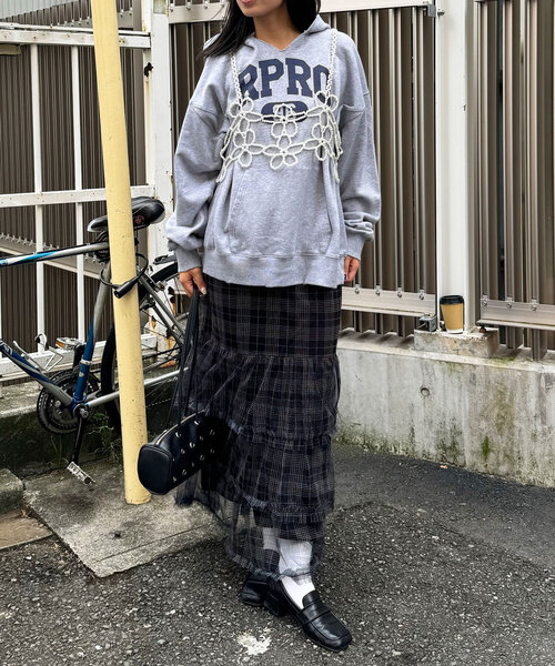 CIAOPANIC(チャオパニック)の「パールビーズフラワービスチェ(Tシャツ/カットソー・レディース・ブラック/ホワイト・ONE SIZE)」の6枚目の写真
