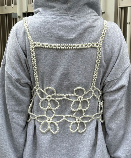 CIAOPANIC(チャオパニック)の「パールビーズフラワービスチェ(Tシャツ/カットソー・レディース・ブラック/ホワイト・ONE SIZE)」の10枚目の写真