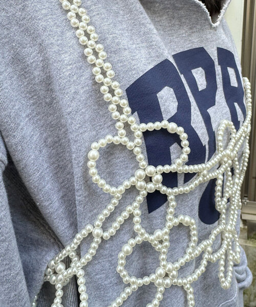 CIAOPANIC(チャオパニック)の「パールビーズフラワービスチェ(Tシャツ/カットソー・レディース・ブラック/ホワイト・ONE SIZE)」の11枚目の写真