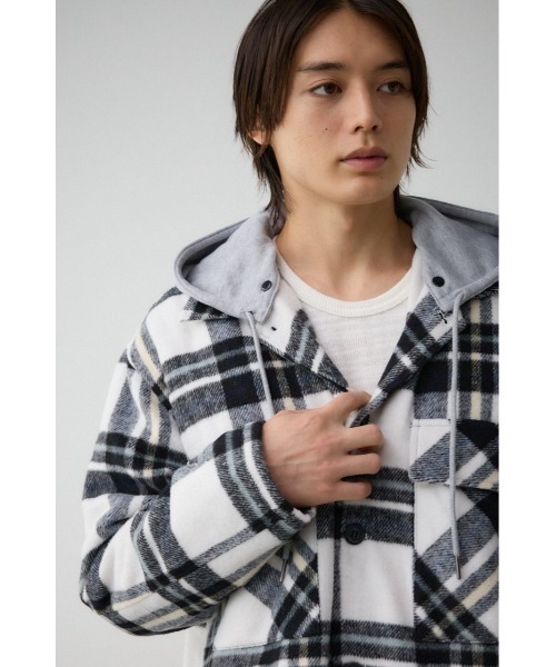 AZUL by moussy(アズールバイマウジー)の「中綿キルトCPOジャケット(ブルゾン・メンズ・ブラウン系その他/ブルー系その他/ブラック系その他・FREE)」の4枚目の写真
