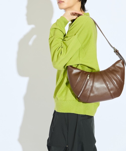 Lui's（ルイス）の「【Neucon/ニューコン】 ステッチデザインシンセティックレザーZIPショルダーバッグ（ショルダーバッグ・メンズ・ブラック/ブラウン・FREE）」の7枚目の写真