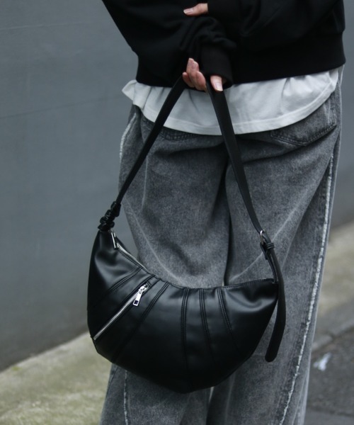 Lui's（ルイス）の「【Neucon/ニューコン】 ステッチデザインシンセティックレザーZIPショルダーバッグ（ショルダーバッグ・メンズ・ブラック/ブラウン・FREE）」の12枚目の写真