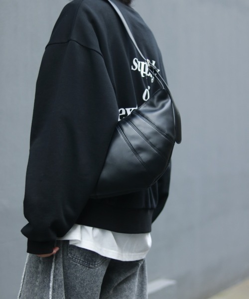 Lui's（ルイス）の「【Neucon/ニューコン】 ステッチデザインシンセティックレザーZIPショルダーバッグ（ショルダーバッグ・メンズ・ブラック/ブラウン・FREE）」の13枚目の写真