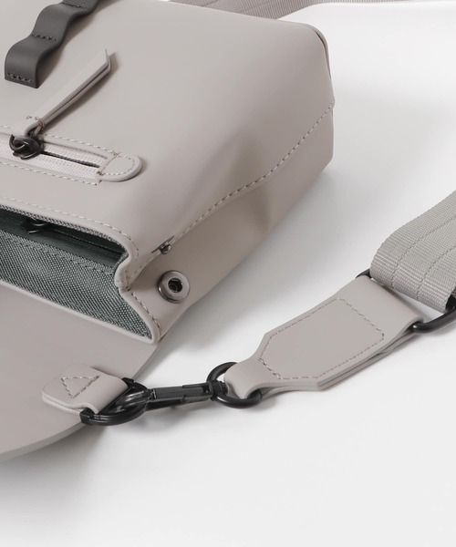 SENSE OF PLACE by URBAN RESEARCH（センスオブプレイスバイアーバンリサーチ）の「GASTON LUGA　Splash Crossbody Bag（ボディバッグ/ウエストポーチ・メンズ・グレー系その他・ONE）」の7枚目の写真