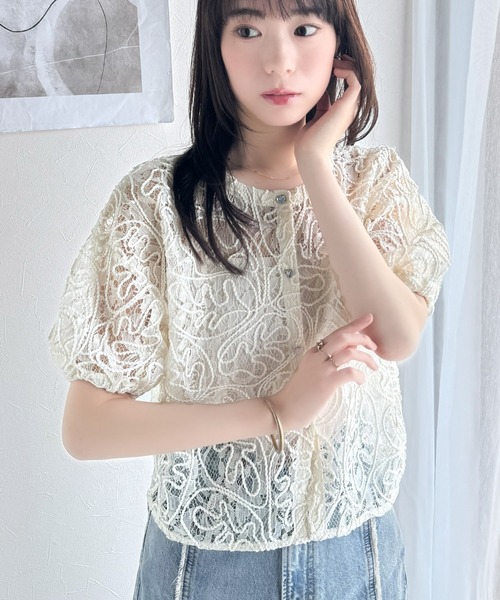 mily bilet(ミウィビレット)の「【mily bilet】大人の華やかトップス。ハートボタン使い前後2way花柄レースコード刺繍カーディガン(半袖)(カーディガン/ボレロ・レディース・ベージュ/アイボリー/ブラック・X-LARGE/SMALL/MEDIUM/LARGE)」の9枚目の写真