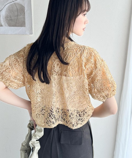 mily bilet(ミウィビレット)の「【mily bilet】大人の華やかトップス。ハートボタン使い前後2way花柄レースコード刺繍カーディガン(半袖)(カーディガン/ボレロ・レディース・ベージュ/アイボリー/ブラック・X-LARGE/SMALL/MEDIUM/LARGE)」の12枚目の写真
