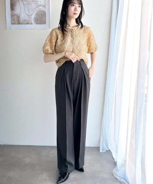 mily bilet(ミウィビレット)の「【mily bilet】大人の華やかトップス。ハートボタン使い前後2way花柄レースコード刺繍カーディガン(半袖)(カーディガン/ボレロ・レディース・ベージュ/アイボリー/ブラック・X-LARGE/SMALL/MEDIUM/LARGE)」の11枚目の写真