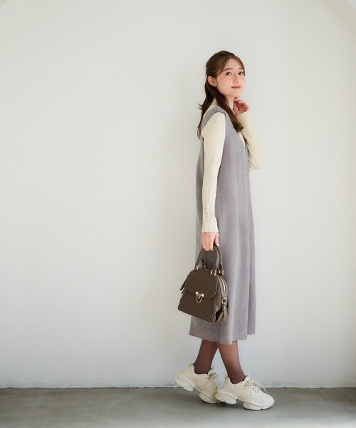 12Twelve Agenda（トゥエルブ　アジェンダ）の「Vネックラップ風スエードジャンスカ（ジャンパースカート・レディース・グレイッシュベージュ/チャコールグレー/ブルー/グリーン・M）」の15枚目の写真