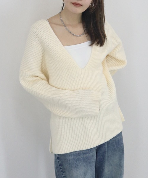 Reurie'（レウリィ）の「【ZOZO限定】オーバーキーネックニット／長袖 Vネック プルオーバー シンプル きれいめ 大人カジュアル レイヤード 重ね着 アイボリーホワイト ブラック モノトーン（ニット/セーター・レディース・ブラック/ホワイト・FREE）」の7枚目の写真