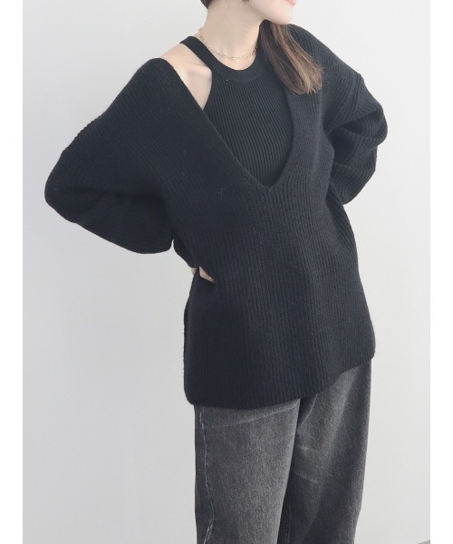 Reurie'（レウリィ）の「【ZOZO限定】オーバーキーネックニット／長袖 Vネック プルオーバー シンプル きれいめ 大人カジュアル レイヤード 重ね着 アイボリーホワイト ブラック モノトーン（ニット/セーター・レディース・ブラック/ホワイト・FREE）」の3枚目の写真