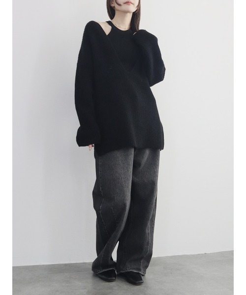 Reurie'（レウリィ）の「【ZOZO限定】オーバーキーネックニット／長袖 Vネック プルオーバー シンプル きれいめ 大人カジュアル レイヤード 重ね着 アイボリーホワイト ブラック モノトーン（ニット/セーター・レディース・ブラック/ホワイト・FREE）」の9枚目の写真