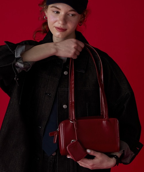 BONLECILL Marche(ボンルシールマルシェ)の「【BONLECILL Marche】ミニポーチ付き ロングハンドルスクエアボストンバッグ(ボストンバッグ・レディース・ブラック/ブラウン/レッド・FREE)」の15枚目の写真