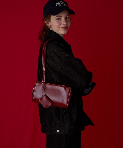 BONLECILL Marche(ボンルシールマルシェ)の「【BONLECILL Marche】ミニポーチ付き ロングハンドルスクエアボストンバッグ(ボストンバッグ・レディース・ブラック/ブラウン/レッド・FREE)」の17枚目の写真