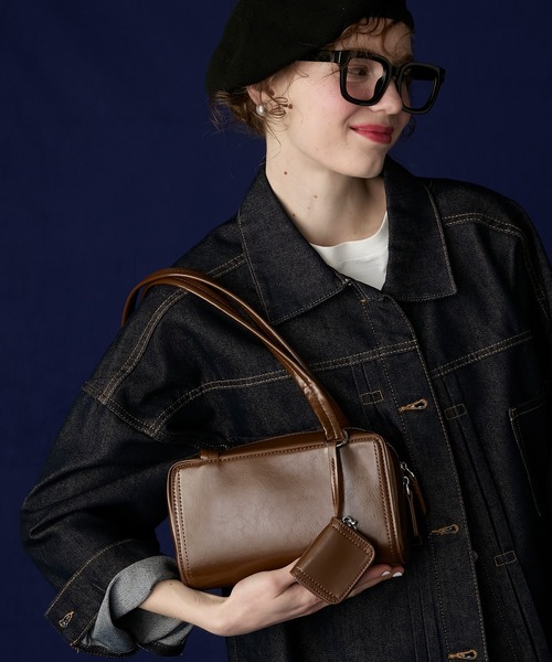 BONLECILL Marche(ボンルシールマルシェ)の「【BONLECILL Marche】ミニポーチ付き ロングハンドルスクエアボストンバッグ(ボストンバッグ・レディース・ブラック/ブラウン/レッド・FREE)」の10枚目の写真