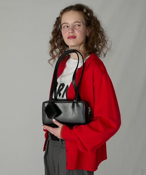 BONLECILL Marche(ボンルシールマルシェ)の「【BONLECILL Marche】ミニポーチ付き ロングハンドルスクエアボストンバッグ(ボストンバッグ・レディース・ブラック/ブラウン/レッド・FREE)」の6枚目の写真