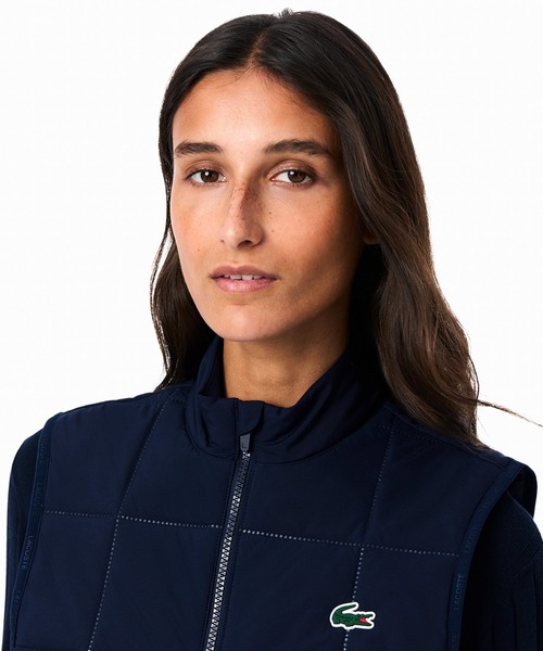 LACOSTE(ラコステ)の「撥水 UVカット UPF50 ステッチレス中綿キルティングベスト(その他アウター・レディース・モスグリーン/ネイビー・38/36/34)」の4枚目の写真