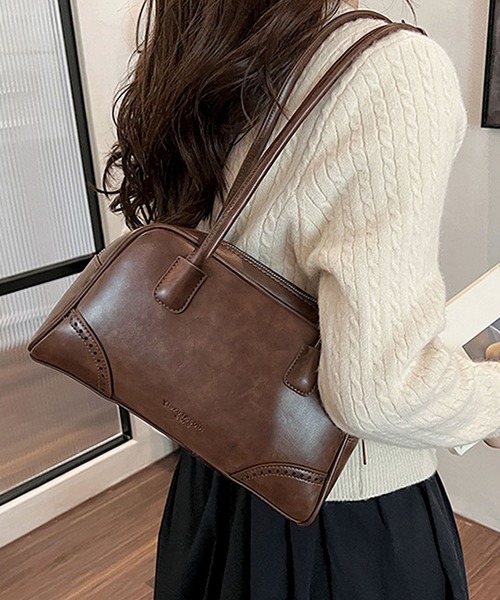 florist（フローリスト）の「【軽い◎・500mlペットボトル収納可】エンボスロゴレザーライクボストンバッグ/ショルダーバッグ（ボストンバッグ・レディース・ダークウッド/キャメル/ブラック/ライトブラウン・FREE）」の4枚目の写真