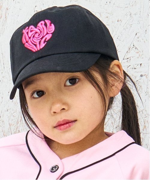 X-girl Stages（エックスガールステージス）の「ハートロゴキャップ（キャップ・キッズ・ブルー/ブラック・52-56cm/S(48-52cm)）」の2枚目の写真