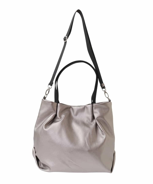 a.v.v（アーヴェヴェ）の「フェイクレザートート（トートバッグ・レディース・アイボリー/チャコールグレー・38）」の11枚目の写真