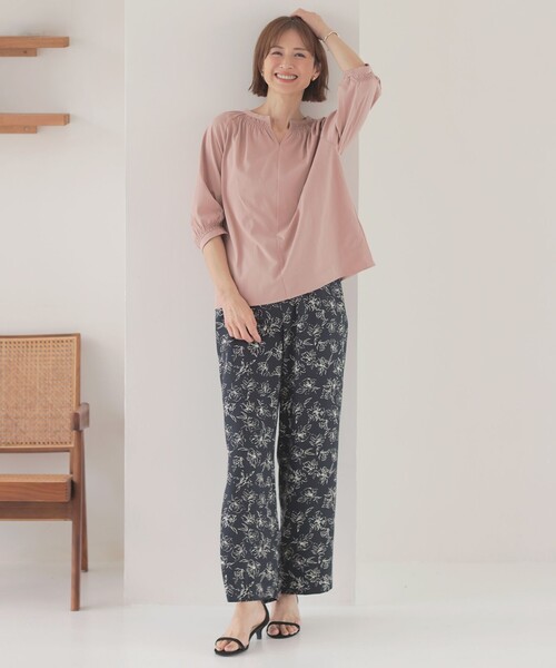 J.PRESS(ジェイプレス)の「【洗える】トリコットバイオ スモッキング カットソー(Tシャツ/カットソー・レディース・ライトグリーン系/ホワイト系/ピンク系/ダルブルー系・T13/T15)」の5枚目の写真
