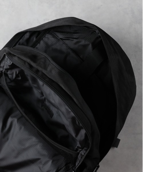 Right-on(ライトオン)の「【BEN DAVIS】「STREET DAYPACK」バックパック / 31L(バックパック/リュック・メンズ・ホワイト×ブラック/レッド・ONE SIZE)」の9枚目の写真