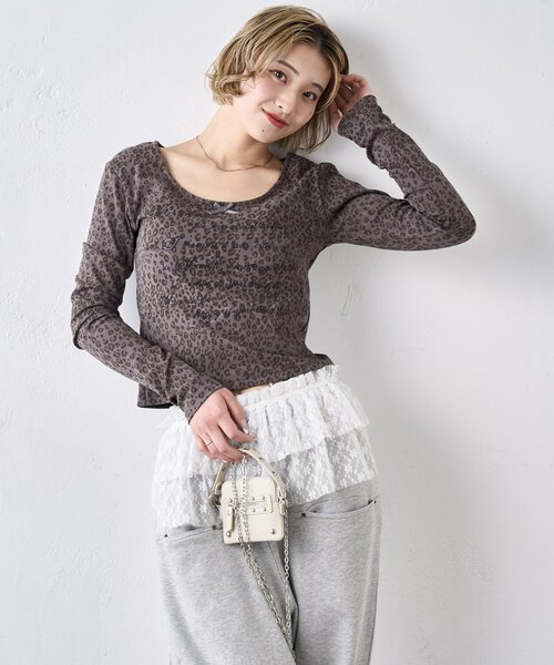 WHO'S WHO gallery（フーズフーギャラリー）の「レオパード(ヒョウ柄)メッセージトップス（Tシャツ/カットソー・レディース・グレー/ブラウン・FREE）」の3枚目の写真