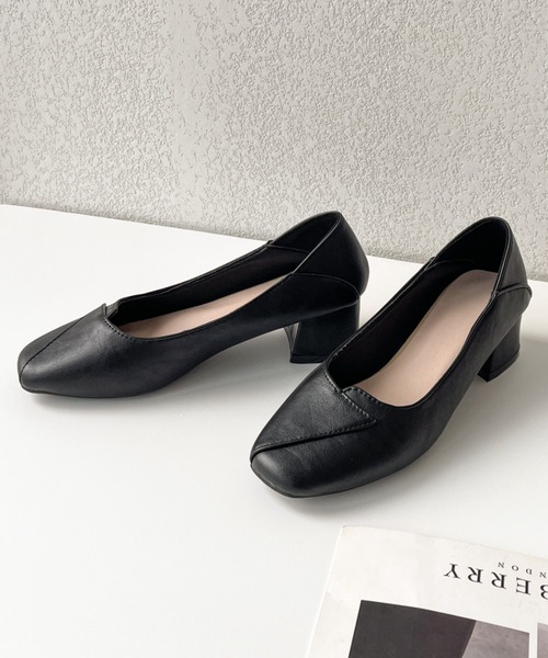 maison de LATIR(メゾンドラティール)の「オールシーズン可愛く履けるデザインスクエアチャンキーヒールパンプス【※小さめのつくり/普段より+1サイズ推奨】(パンプス・レディース・ブラック/ベージュ・23cm/23.5cm/24cm/24.5cm)」の3枚目の写真