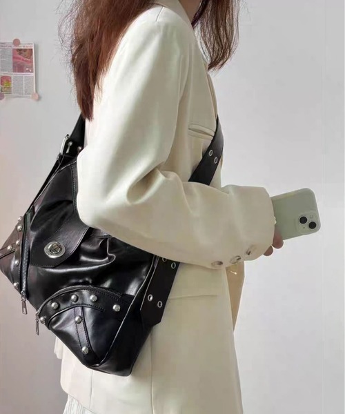gossip!ロサンゼルス(ゴシップロサンゼルス)の「Y2k トレンディなレトロなオートバイスタイル 通勤 ショルダーバッグ(ショルダーバッグ・レディース・ブラック・FREE)」の4枚目の写真