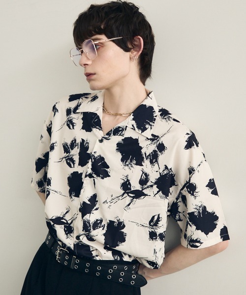 Shoowtime(ショウタイム)の「Retro flower pattern monotone open-neck shirt / レトロフラワーパターンモノトーン開襟シャツ(シャツ/ブラウス・メンズ・ホワイト系/ブラック系・MEDIUM/LARGE/X-LARGE)」の2枚目の写真