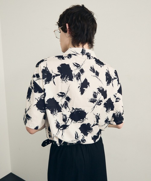 Shoowtime(ショウタイム)の「Retro flower pattern monotone open-neck shirt / レトロフラワーパターンモノトーン開襟シャツ(シャツ/ブラウス・メンズ・ホワイト系/ブラック系・MEDIUM/LARGE/X-LARGE)」の8枚目の写真