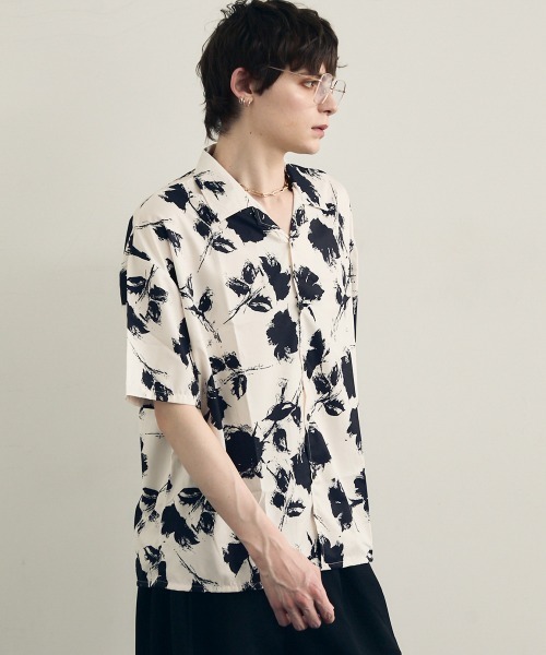 Shoowtime(ショウタイム)の「Retro flower pattern monotone open-neck shirt / レトロフラワーパターンモノトーン開襟シャツ(シャツ/ブラウス・メンズ・ホワイト系/ブラック系・MEDIUM/LARGE/X-LARGE)」の10枚目の写真