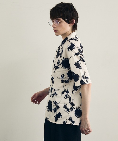 Shoowtime(ショウタイム)の「Retro flower pattern monotone open-neck shirt / レトロフラワーパターンモノトーン開襟シャツ(シャツ/ブラウス・メンズ・ホワイト系/ブラック系・MEDIUM/LARGE/X-LARGE)」の11枚目の写真