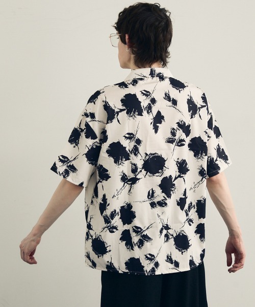 Shoowtime(ショウタイム)の「Retro flower pattern monotone open-neck shirt / レトロフラワーパターンモノトーン開襟シャツ(シャツ/ブラウス・メンズ・ホワイト系/ブラック系・MEDIUM/LARGE/X-LARGE)」の12枚目の写真