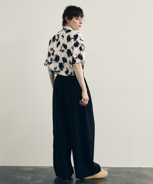 Shoowtime(ショウタイム)の「Retro flower pattern monotone open-neck shirt / レトロフラワーパターンモノトーン開襟シャツ(シャツ/ブラウス・メンズ・ホワイト系/ブラック系・MEDIUM/LARGE/X-LARGE)」の19枚目の写真