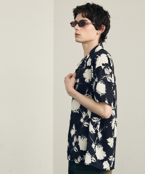 ブラック&ホワイト スター シャツ モノトーン 春 ルーズ hr8012 セール】Retro flower pattern monotone open-neck shirt