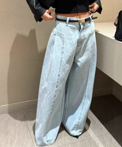 MONO8（モノハチ）の「サイドフレア　ワイドデニムパンツ（デニムパンツ・レディース・オフホワイト/ブルーグレー・M/S）」の6枚目の写真