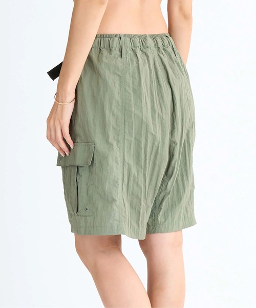 ROXY(ロキシー)の「WILD WANDER /ロキシーワイドシルエットカーゴハーフパンツ(その他パンツ・レディース・ブラック/グリーン/ブラウン・SMALL/LARGE/MEDIUM)」の19枚目の写真