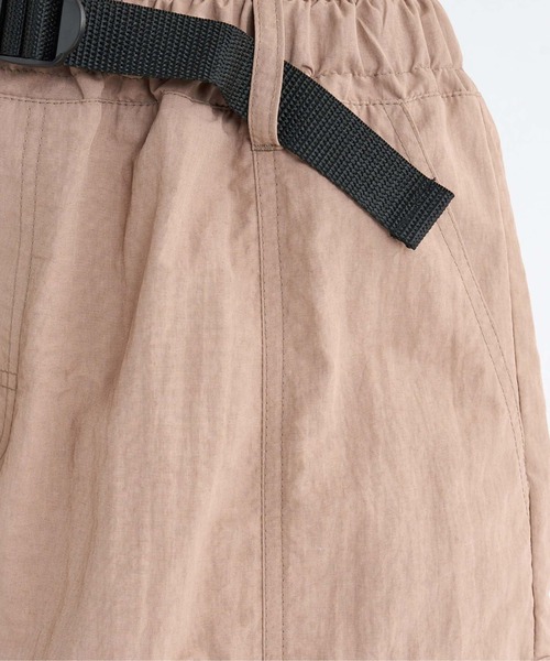 ROXY(ロキシー)の「WILD WANDER /ロキシーワイドシルエットカーゴハーフパンツ(その他パンツ・レディース・ブラック/グリーン/ブラウン・SMALL/LARGE/MEDIUM)」の16枚目の写真