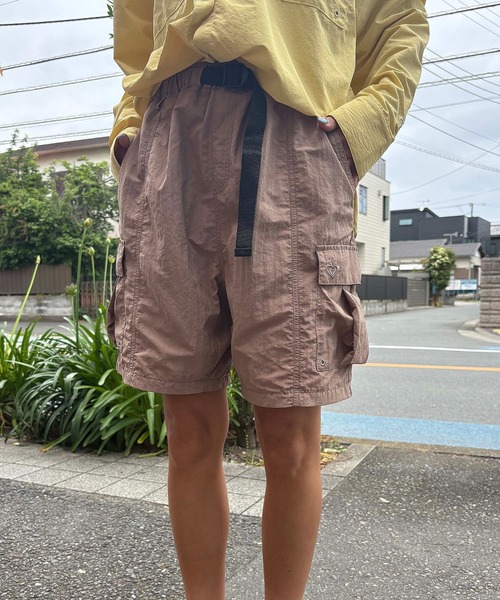 ROXY(ロキシー)の「WILD WANDER /ロキシーワイドシルエットカーゴハーフパンツ(その他パンツ・レディース・ブラック/グリーン/ブラウン・SMALL/LARGE/MEDIUM)」の22枚目の写真