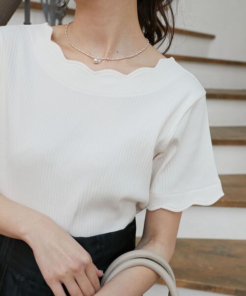 MAJESTIC LEGON（マジェスティックレゴン）の「【WEB限定アイテム】スカラップデザイントップス（Tシャツ/カットソー・レディース・ライトグリーン/ネイビー/アイボリー/ブラック/チャコールグレー/ボルドー/ブラウン/ラベンダー・MEDIUM）」の21枚目の写真