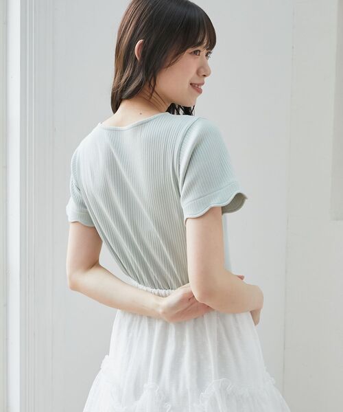 MAJESTIC LEGON（マジェスティックレゴン）の「【WEB限定アイテム】スカラップデザイントップス（Tシャツ/カットソー・レディース・ライトグリーン/ネイビー/アイボリー/ブラック/チャコールグレー/ボルドー/ブラウン/ラベンダー・MEDIUM）」の16枚目の写真