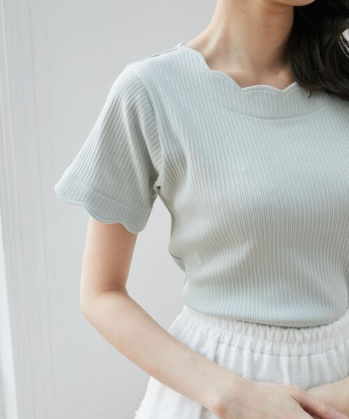 MAJESTIC LEGON（マジェスティックレゴン）の「【WEB限定アイテム】スカラップデザイントップス（Tシャツ/カットソー・レディース・ライトグリーン/ネイビー/アイボリー/ブラック/チャコールグレー/ボルドー/ブラウン/ラベンダー・MEDIUM）」の17枚目の写真