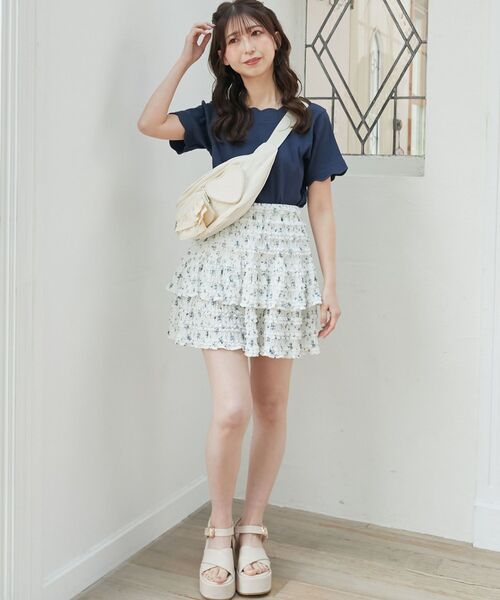 MAJESTIC LEGON（マジェスティックレゴン）の「【WEB限定アイテム】スカラップデザイントップス（Tシャツ/カットソー・レディース・ライトグリーン/ネイビー/アイボリー/ブラック/チャコールグレー/ボルドー/ブラウン/ラベンダー・MEDIUM）」の18枚目の写真