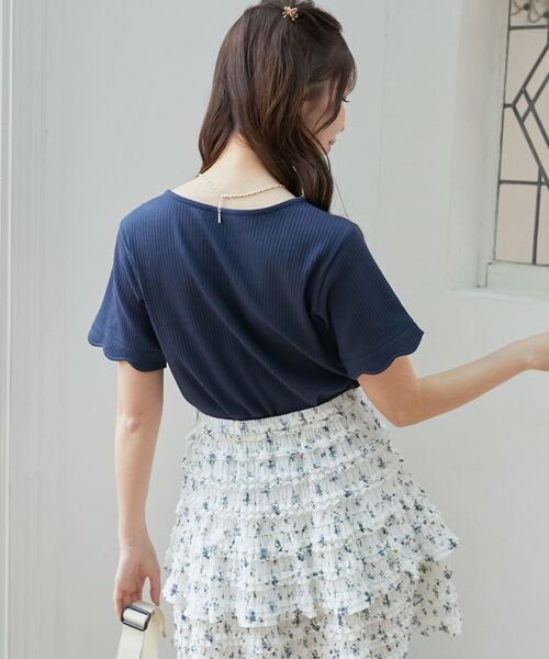 MAJESTIC LEGON（マジェスティックレゴン）の「【WEB限定アイテム】スカラップデザイントップス（Tシャツ/カットソー・レディース・ライトグリーン/ネイビー/アイボリー/ブラック/チャコールグレー/ボルドー/ブラウン/ラベンダー・MEDIUM）」の12枚目の写真