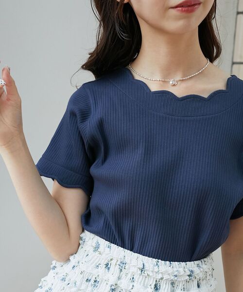 MAJESTIC LEGON（マジェスティックレゴン）の「【WEB限定アイテム】スカラップデザイントップス（Tシャツ/カットソー・レディース・ライトグリーン/ネイビー/アイボリー/ブラック/チャコールグレー/ボルドー/ブラウン/ラベンダー・MEDIUM）」の13枚目の写真