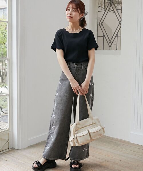 MAJESTIC LEGON（マジェスティックレゴン）の「【WEB限定アイテム】スカラップデザイントップス（Tシャツ/カットソー・レディース・ライトグリーン/ネイビー/アイボリー/ブラック/チャコールグレー/ボルドー/ブラウン/ラベンダー・MEDIUM）」の14枚目の写真