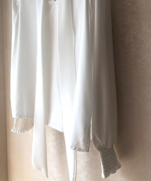 maison de LATIR(メゾンドラティール)の「大人上品ボウタイリボンブラウス(シャツ/ブラウス・レディース・ベージュ/ホワイト/ブラック/ブルー・ONE SIZE)」の22枚目の写真