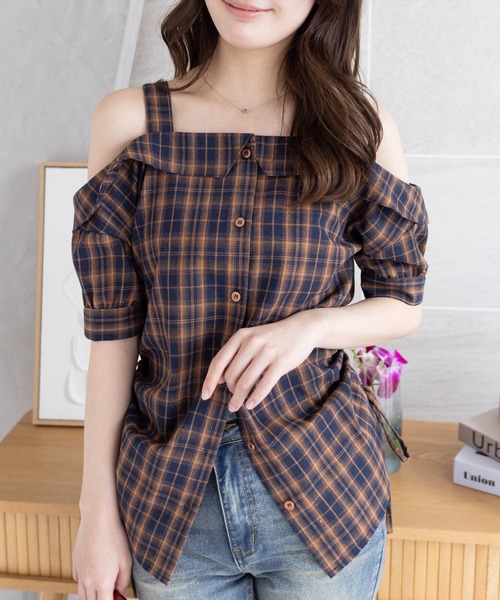 ブラウス シャツ オフショルダーチェックシャツブラウス/2025 SS COLLECTION レディース by muni:r ブラウス シャツ オフショルダーチェックシャツ