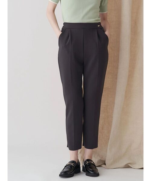 TONAL（トーナル）の「ストレッチスリムテーパードパンツ（その他パンツ・レディース・モカ/ライトグレー/チャコールグレー/ブルー・SMALL/MEDIUM/LARGE）」の2枚目の写真