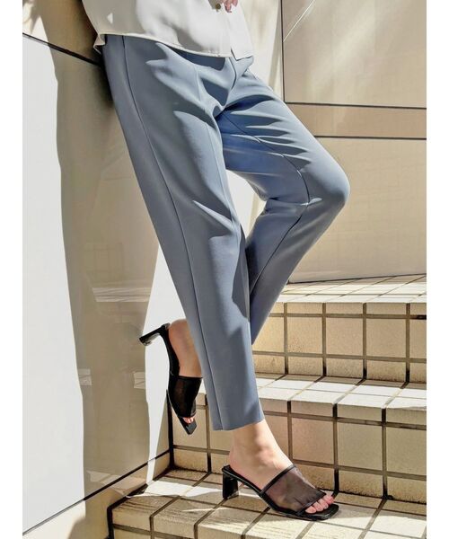 TONAL（トーナル）の「ストレッチスリムテーパードパンツ（その他パンツ・レディース・モカ/ライトグレー/チャコールグレー/ブルー・SMALL/MEDIUM/LARGE）」の5枚目の写真